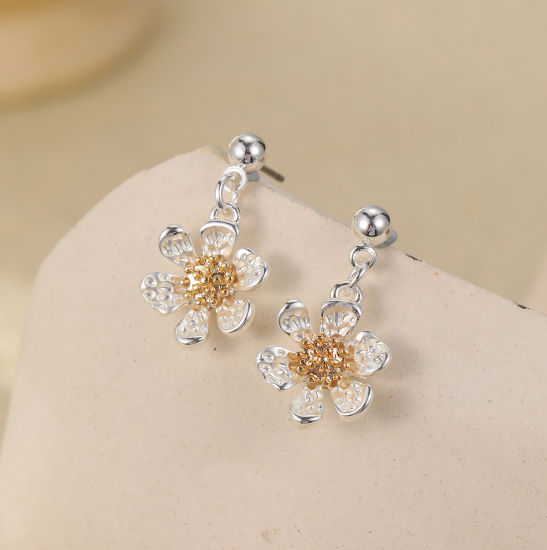 Grace E102467S Daisy Earrings