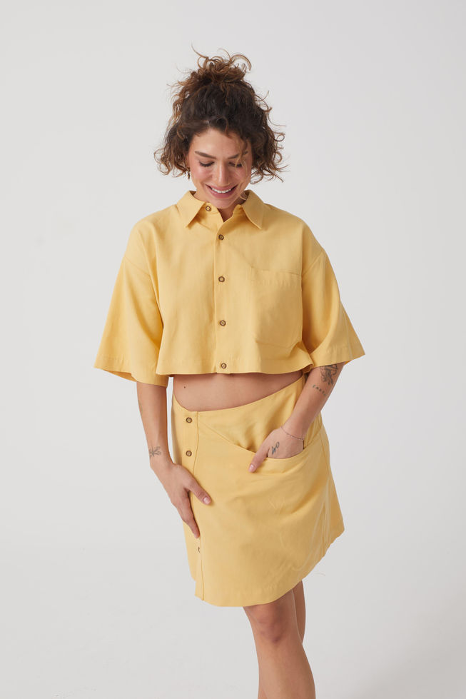 Arka Tek Parça Belden Kesik Düğmeli Asimetrik Yarım Kollu Kısa Sarı Crop Elbise