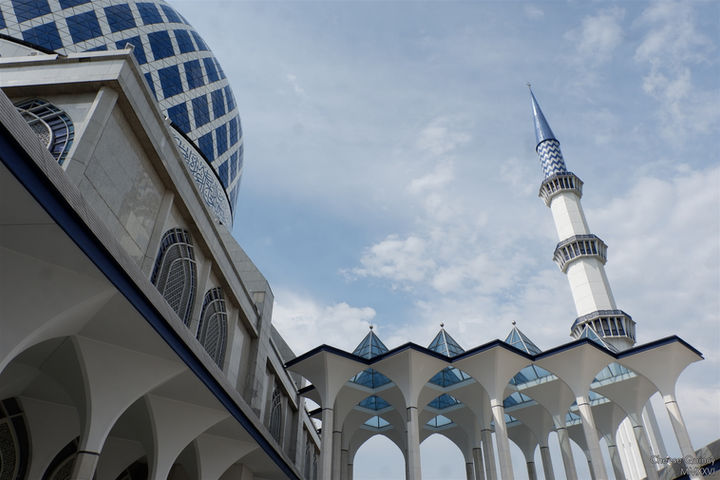 Low angle view of the Sultan Salahuddin Abdul Aziz Mosque with a blue sky