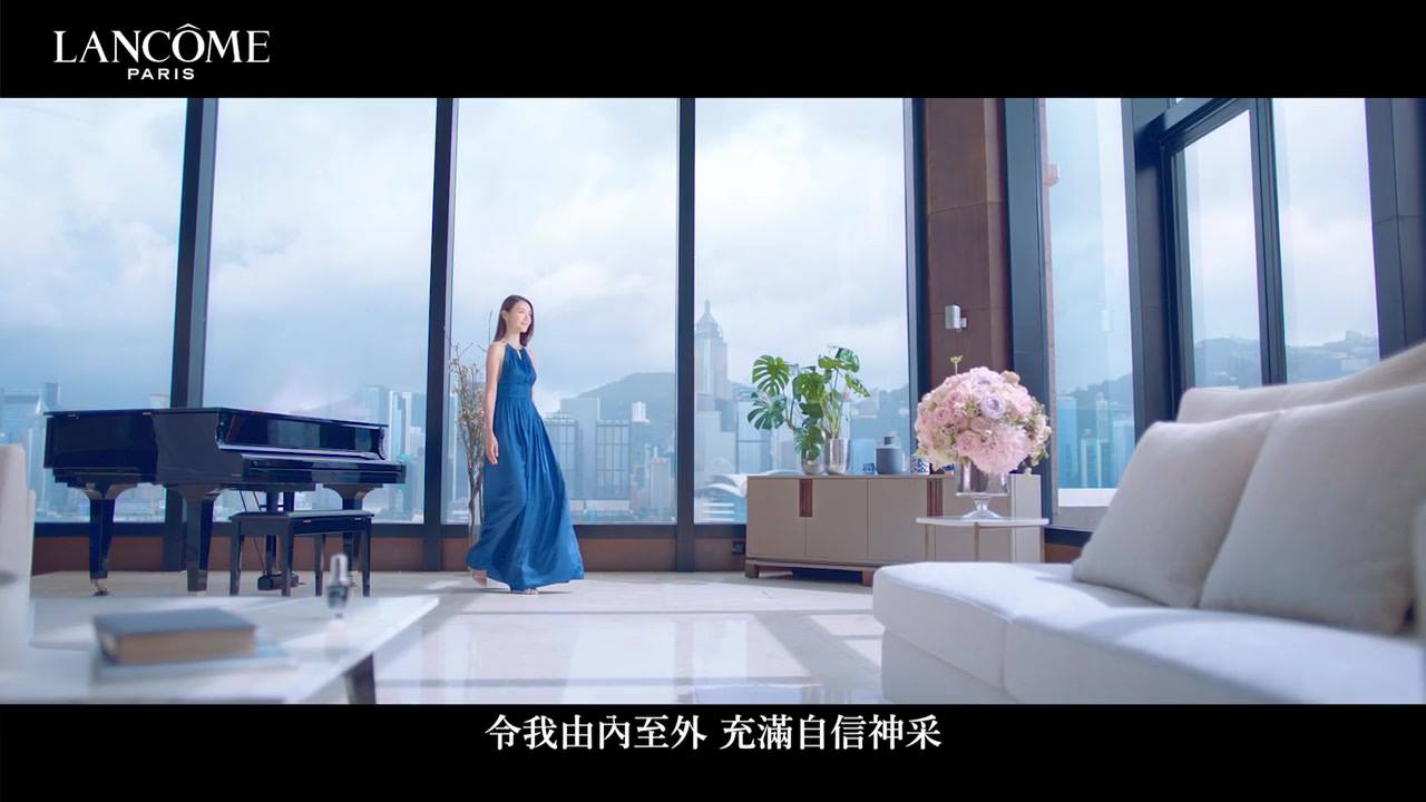 Be your own source of light ✨
那天下了飛機就趕去拍攝這個廣告
香港還掛著3號颱風
一邊擔心著天氣問題
一邊還擔心自己皮膚的狀態
lancome貼心的安排了按摩師
先幫我消水腫
再幫我用Genifique保濕
天氣雖然時晴時雨
但拍攝卻非常順利
在傍晚還看到了彩虹🌈
感恩遇到好的團隊
也希望你們喜歡這一隻廣告!
.
.
.
.
.
#LancomeHK #Genifique #FindYourLight #GeorgJensenHK #aperlai