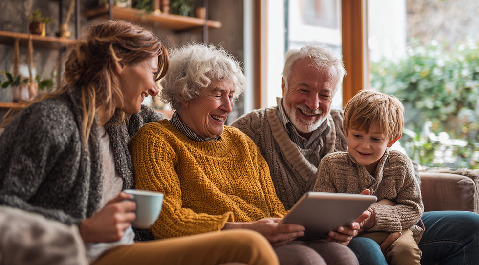 Familia utilizando Senium en una tablet