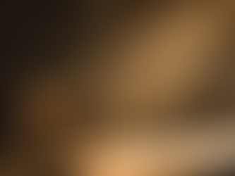 Persona mayor sentada en un parque con expresión de melancolía que evoca la idea de "soledad no deseada"