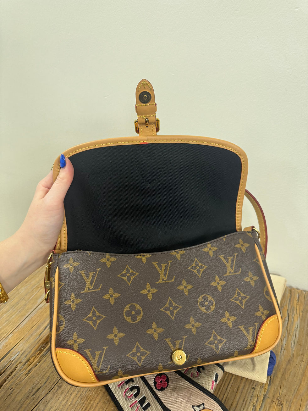 Thumbnail: LV Diane