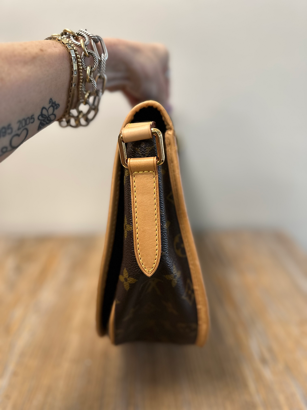 Thumbnail: Louis Vuitton Menilmontant MM