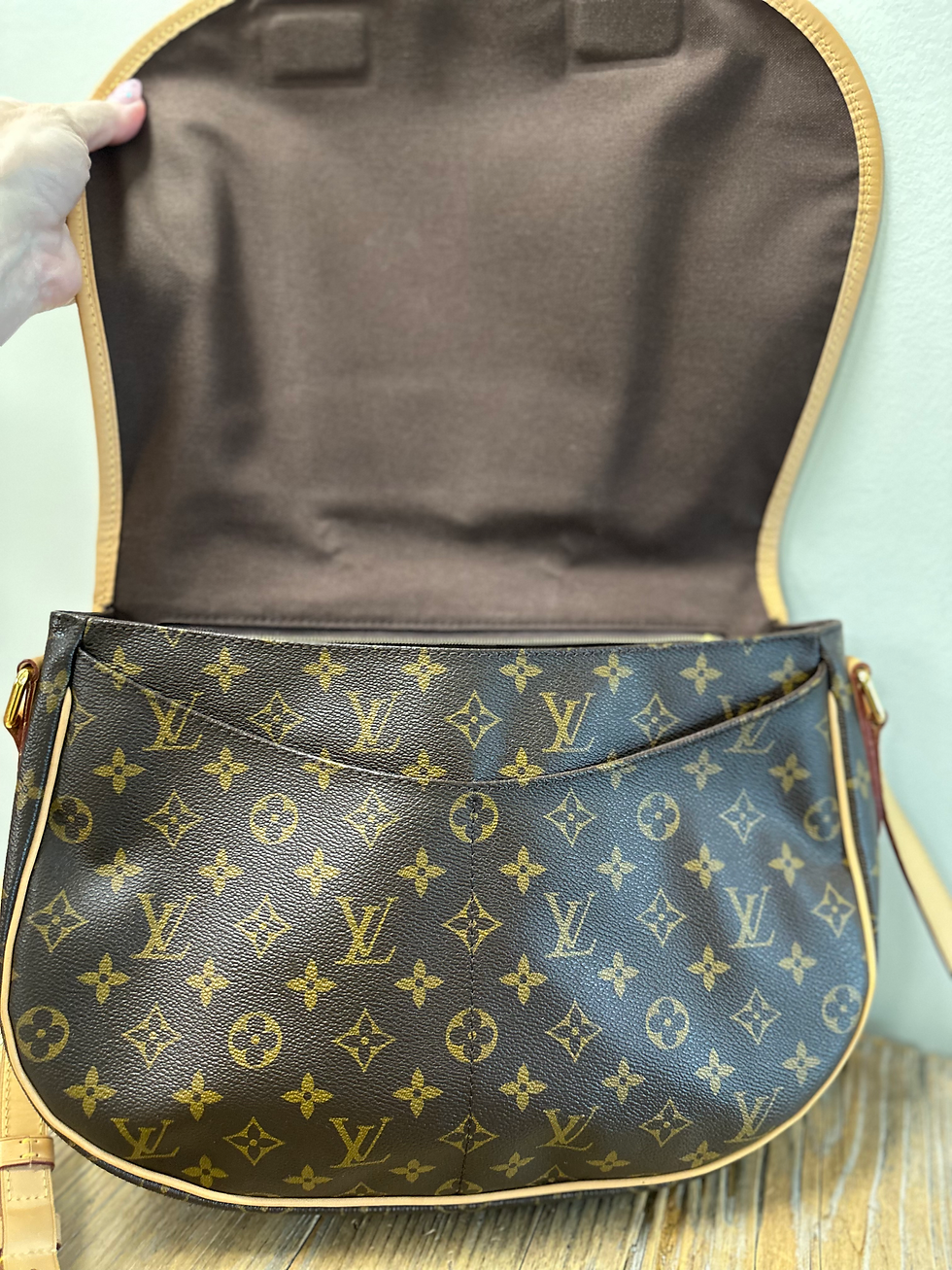 Thumbnail: Louis Vuitton Menilmontant MM