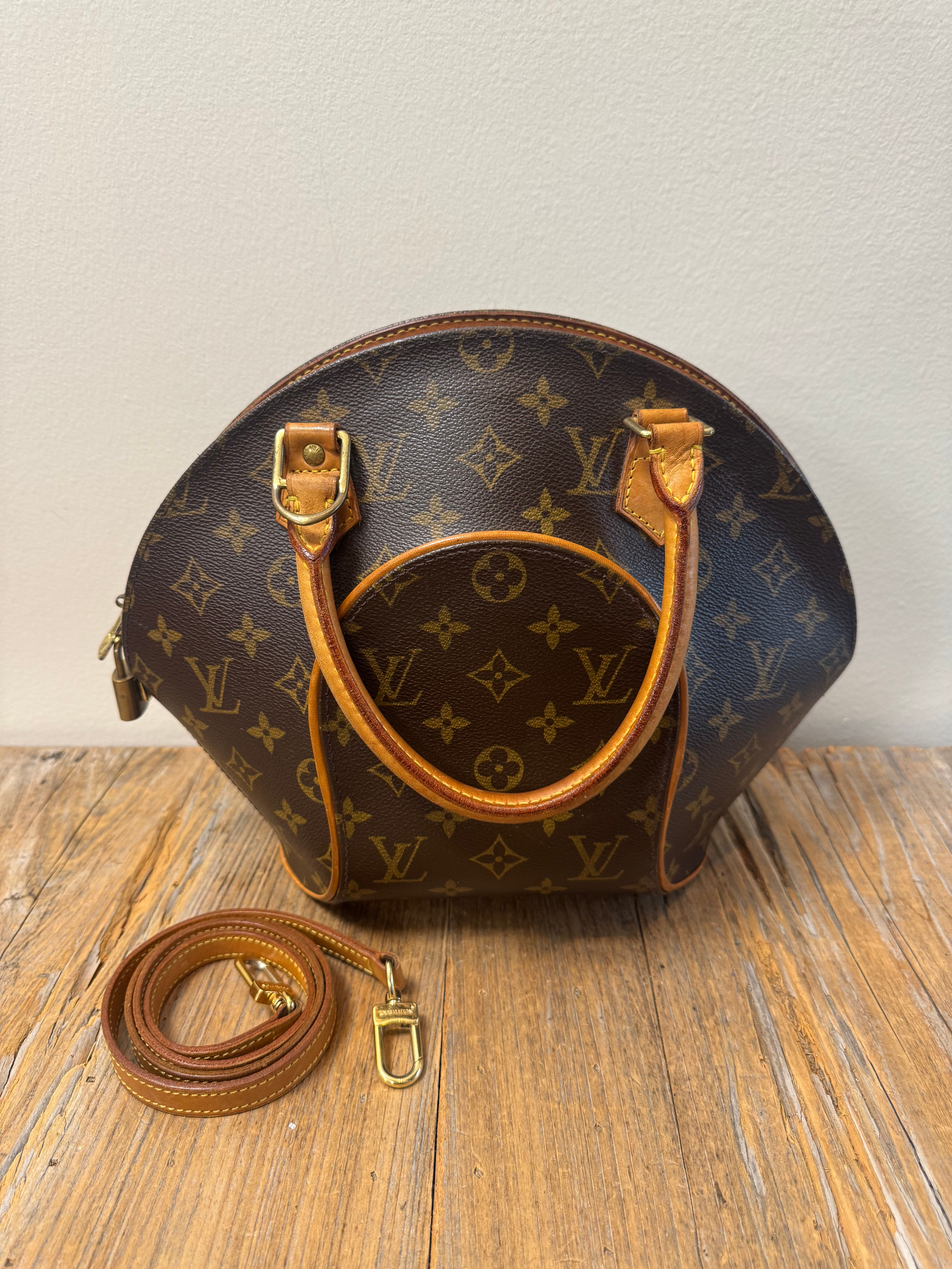 LV Monogram Ellipse 
