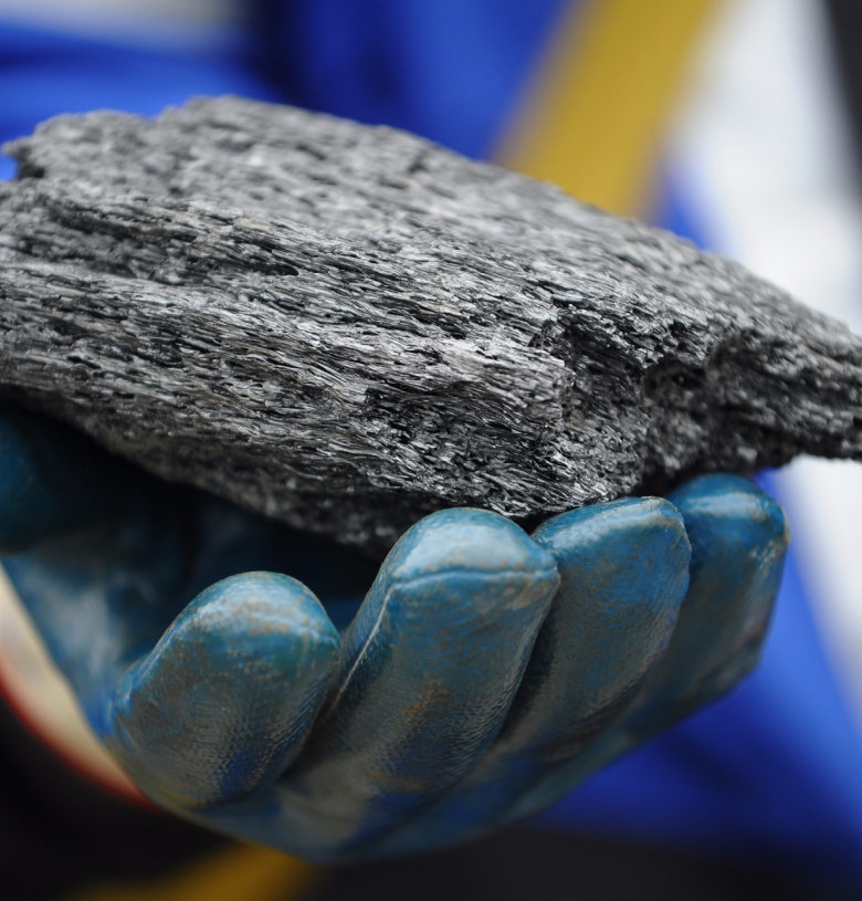 Черный экспорт. Особенности производства игольчатого кокса. Игольчатый кокс фото. Инфографика игольчатый кокс Омск. Игольчатый кокс применение.