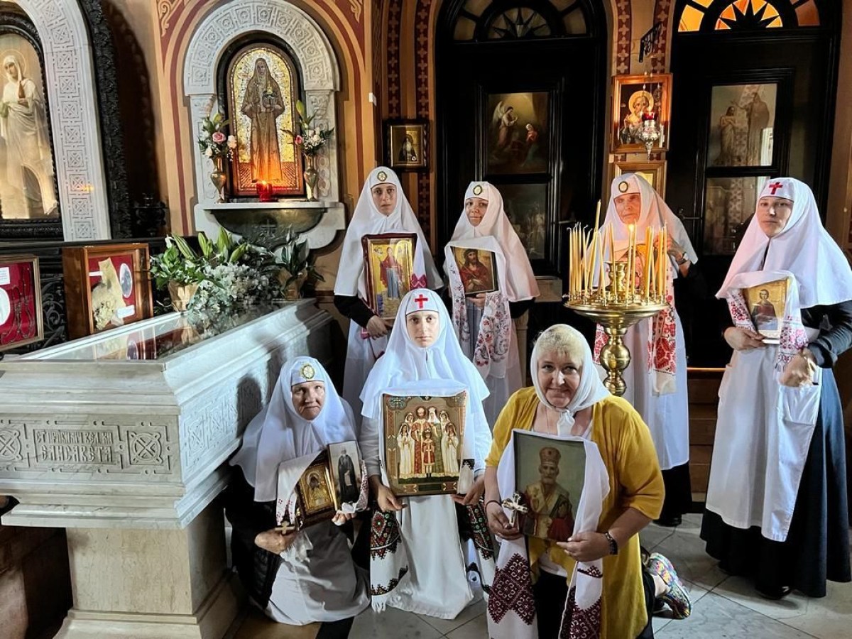 24-й Свято-Елисаветинский крестный ход в Святом Граде Темная ночь Урала тайну не скрыла
