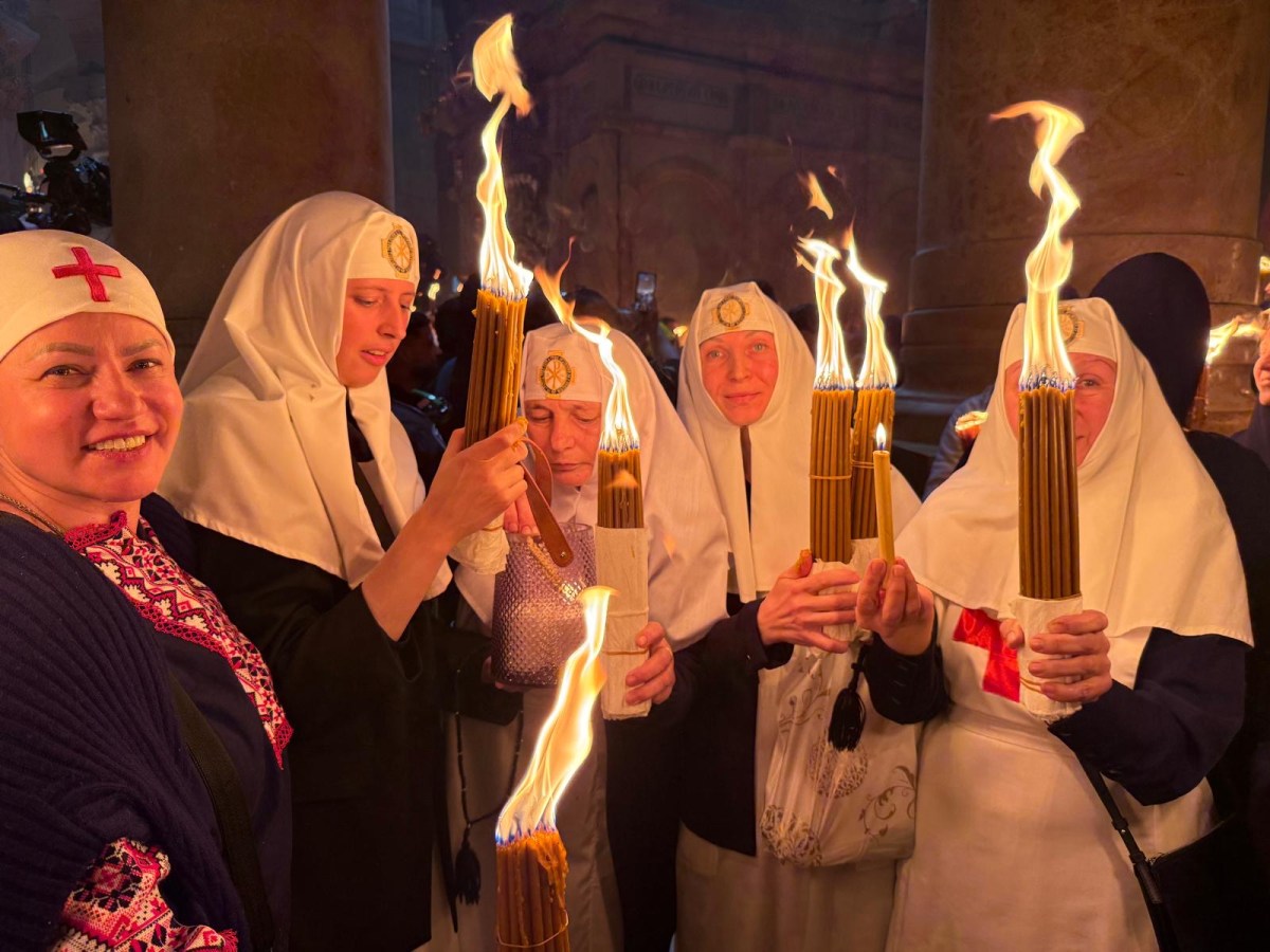 СВЯТОЙ БЛАГОДАТНЫЙ ОГОНЬ. СВЕТЛОЕ ХРИСТОВО ВОСКРЕСЕНИЕ НА АЛЕКСАНДРОВСКОМ ПОДВОРЬЕ В ИЕРУСАЛИМЕ