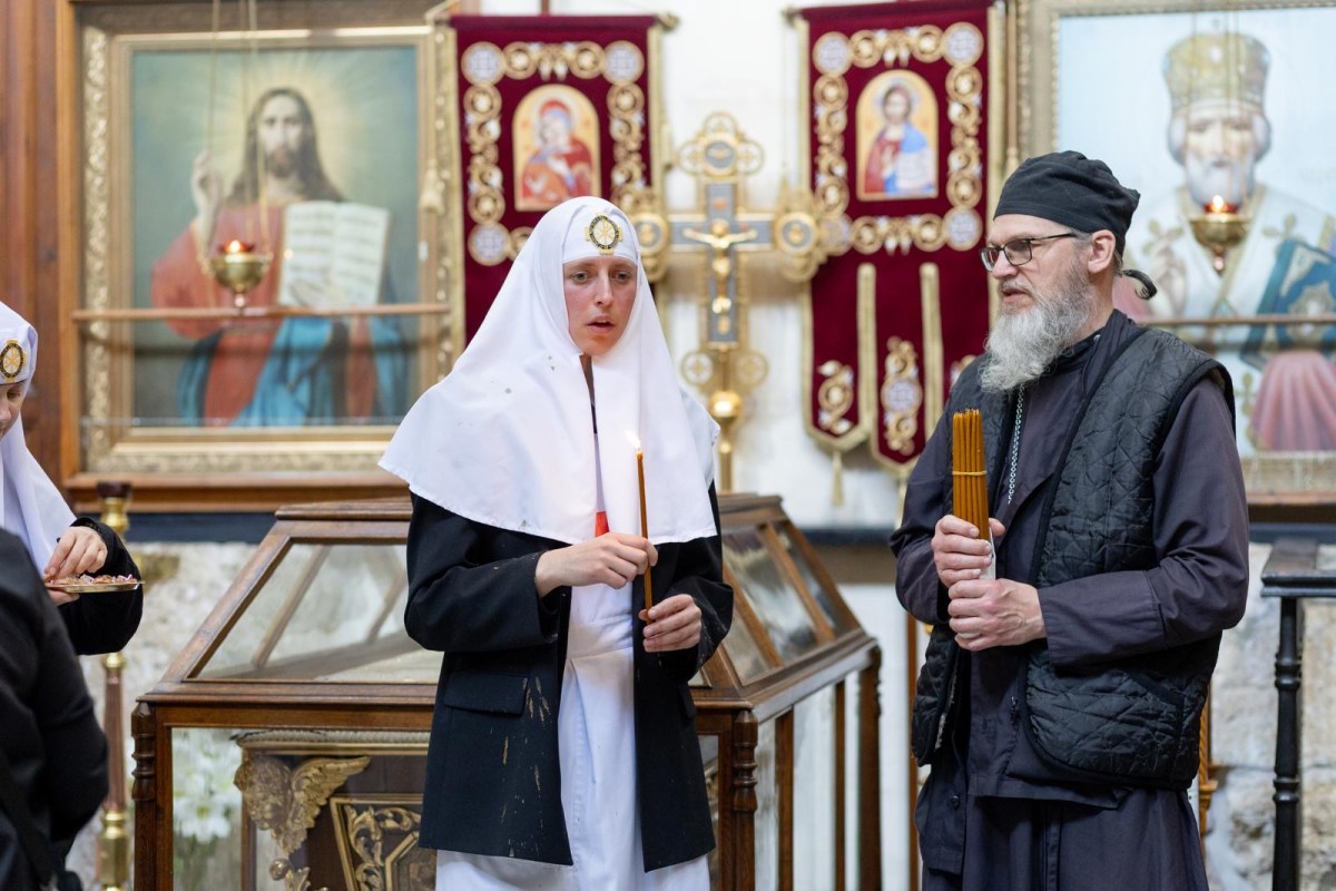 СВЯТОЙ БЛАГОДАТНЫЙ ОГОНЬ. СВЕТЛОЕ ХРИСТОВО ВОСКРЕСЕНИЕ НА АЛЕКСАНДРОВСКОМ ПОДВОРЬЕ В ИЕРУСАЛИМЕ