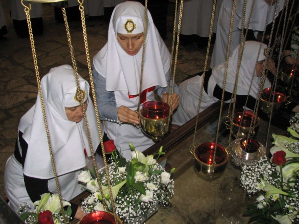 Страстная Седмица и Пасха Христова на Александровском подворье
