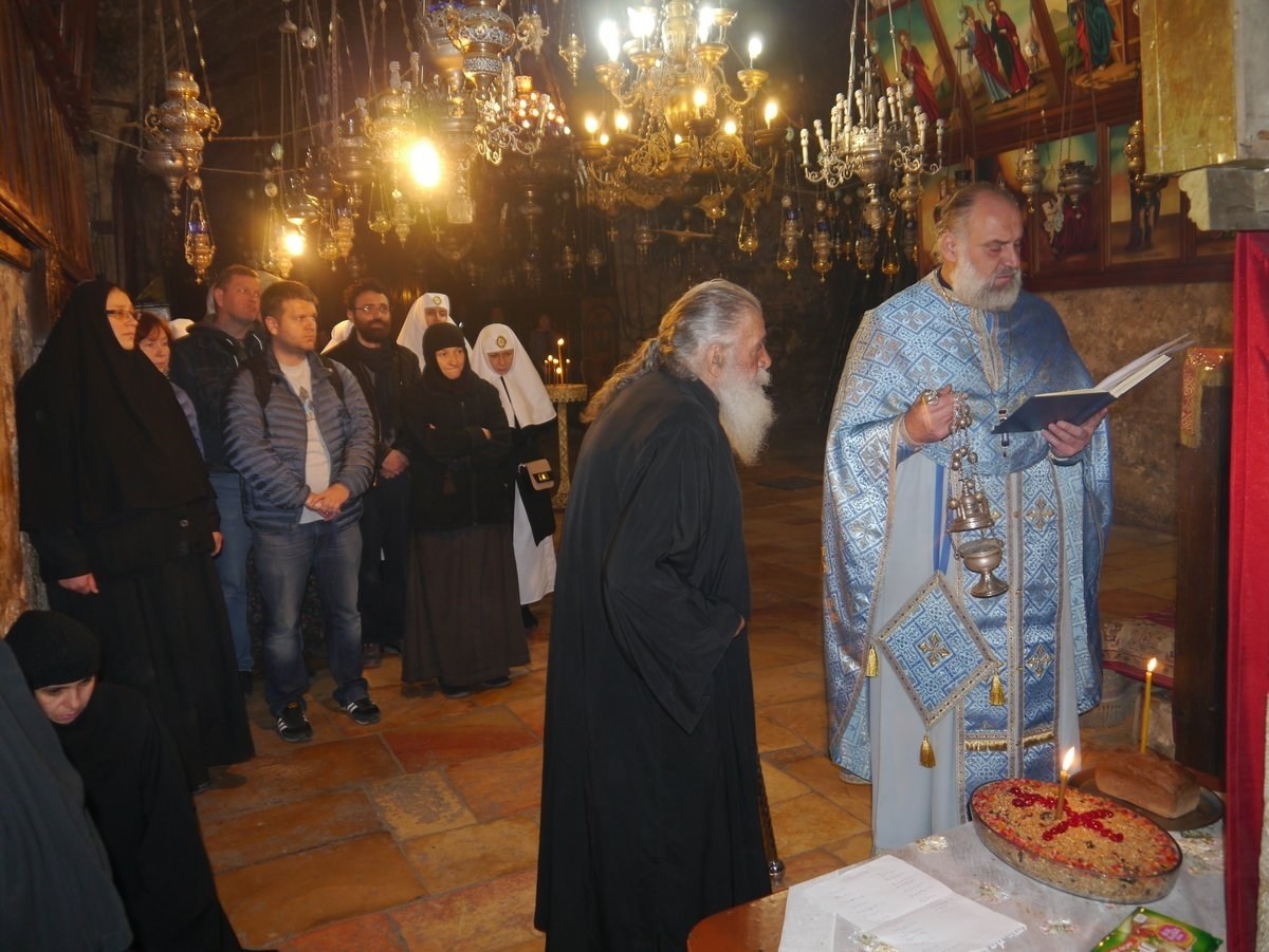 Испрашивая мира залитой кровью, израненной и терзаемой Украине
