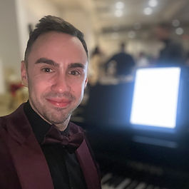 Andy playing piano for a corporate event.