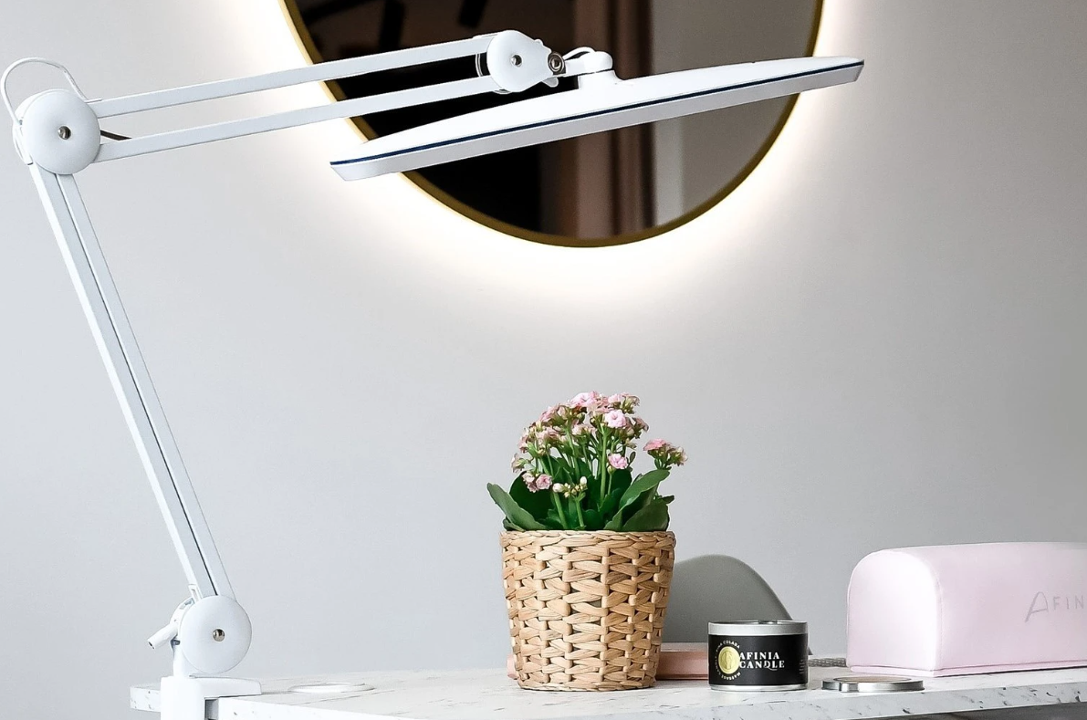 Afinia Flexi Kosmetiklampe – LED Maniküre-Lampe am Tisch montiert