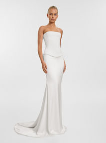 Sartorial sleekness on repeat thanks to the Nix skirt. Cut from double satin for a lustrous finish, Nix's fit and flare silhouette pairs with the Whittaker or Vermont corset for the ultimate minimalist moment.
Paired with: Whittaker corset £1260
Also Paired with: Vermont corset £1380