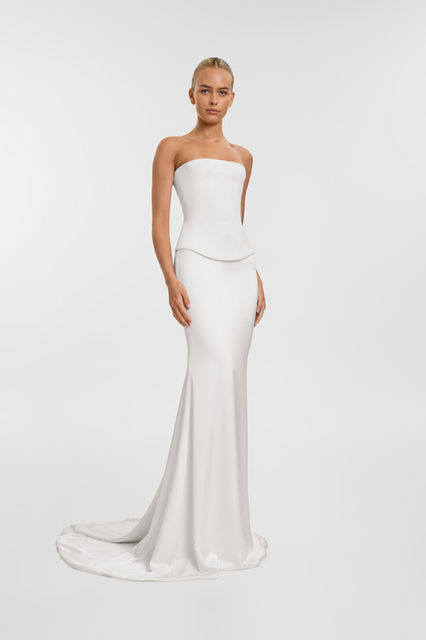 Sartorial sleekness on repeat thanks to the Nix skirt. Cut from double satin for a lustrous finish, Nix's fit and flare silhouette pairs with the Whittaker or Vermont corset for the ultimate minimalist moment.
Paired with: Whittaker corset £1260
Also Paired with: Vermont corset £1380