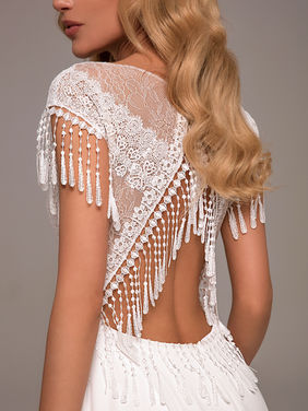 SALE DRESS
Boho at it's finest!
For the bride who wants to feel and look dreamy & effortless on their special day
Fiorella has you covered, this is a beautiful Chiffon Boho inspired gown with open back and tassel detail
Was £1495, Take her home today for only £750
