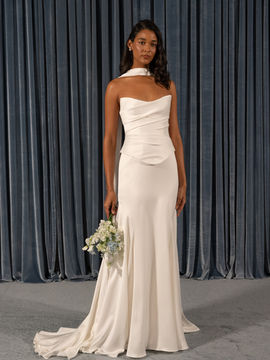 JUST ARRIVED
Sleek, chic, timeless, the Alora gown is a show stopper.
Neck Tie included