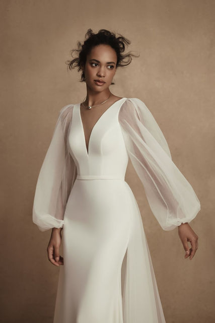 SALE DRESS
Perfect Condition, Comes with Chiffon Detachable Train