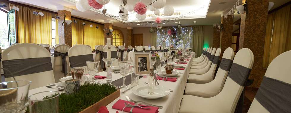 Szent István terem - esküvői díszítés