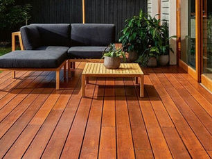 What’s the Difference Between Wood and Composite Decks?
