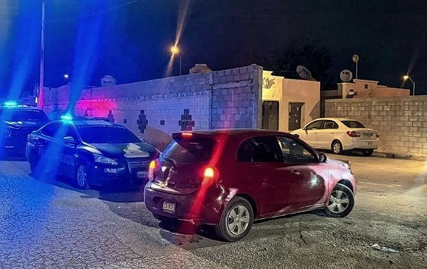 Municipales y Estatales persiguen y capturan a tres presuntos robacoches en Sol de Oriente