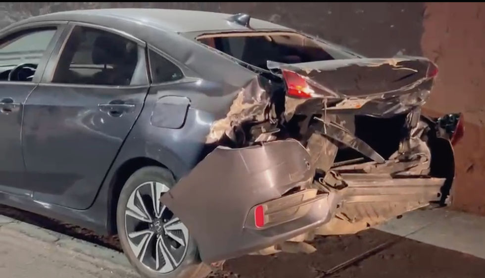 Camión de Bomberos se dirigía a una emergencia y choca contra un automóvil en la Teófilo Borunda