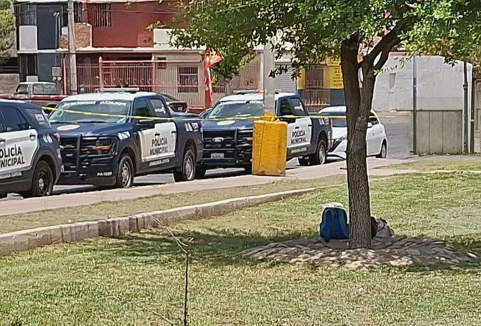 Hombre muere en la vía pública