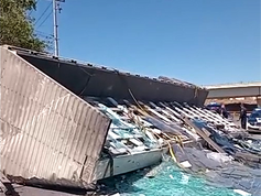 Trailer siniestrado en Chihuahua