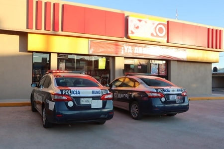 Asaltante toma un taxi para atracar un Oxxo de la Juan Escutia 