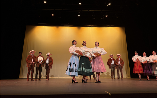 Compañías, academias y agrupaciones independientes ofrecen un emotivo homenaje al talento de Chihuahua