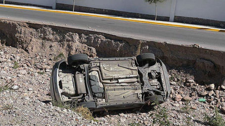 Conductora conducía muy rápido y termina volcando al norte de la ciudad; resulta casi ilesa