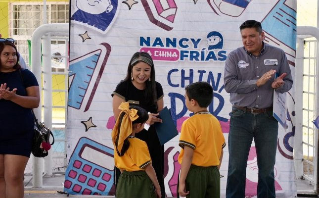 Lleva Nancy “La China” Frías mobiliario y material deportivo a tres escuelas con “Juntos Construimos”