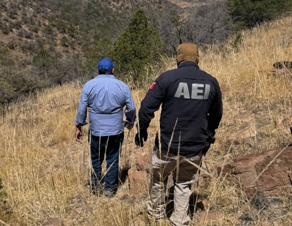 Agentes de la Agencia Estatal de Investigaciones en Cuauhtémoc