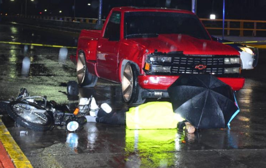 Muere motociclista al chocar contra camioneta en el Perijuventud