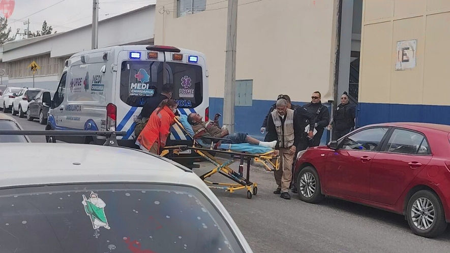 Sujeto intoxicado se sube a la azotea del Colegio Patria, se lastima una pierna y Municipales lo arrestan