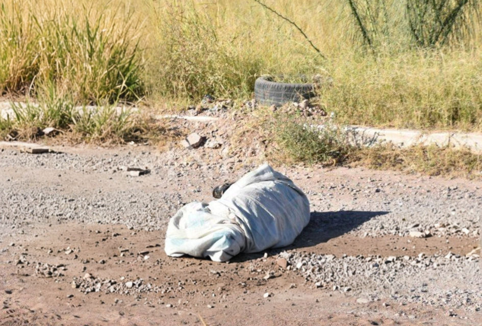 Hallan un cadáver encobijado y con huellas de violencia en Fraccionamiento Portal del Real