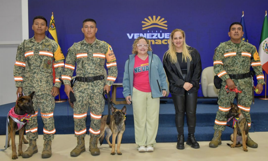Venezuela entregó a México tres ejemplares caninos