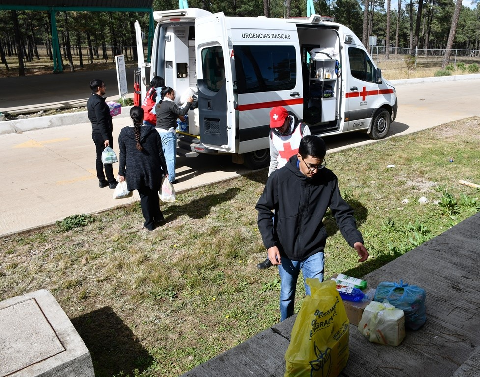 Estudiantes de Guachochi Recolectan víveres para damnificados 