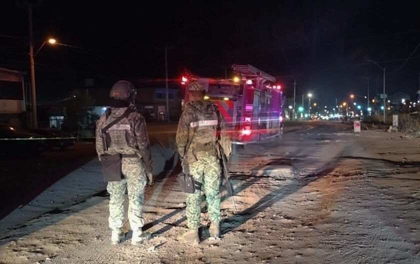 Sujetos armados rafaguean una casa e incendian motocicleta al sur