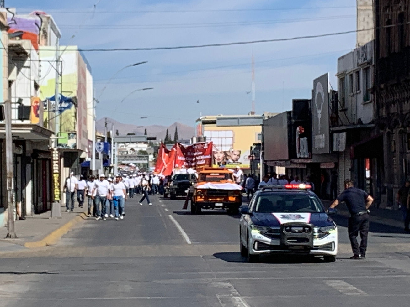 Arranca desfile tradicional del 1 de mayo por Calles de Chihuahua capital