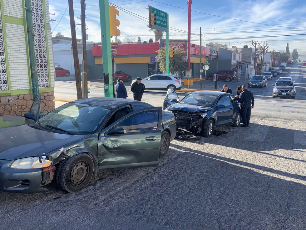 Chocan por falla de semáforos en la Politécnico