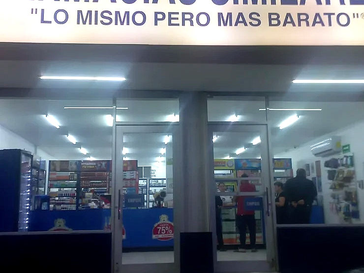 Sujetos armados y encapuchados asaltan Farmacias Similares en Cuauhtémoc