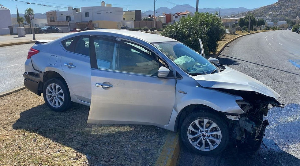 Trasladan a conductora al hospital, ya van 3 accidentes en la misma curva del Peri Juventud