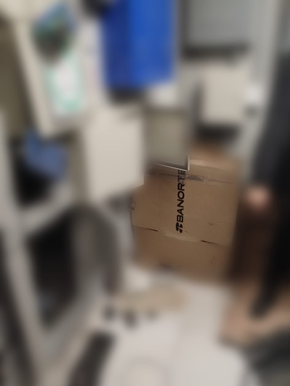 Entran por el techo y roban 2.5 millones de un banco de Cuauhtémoc