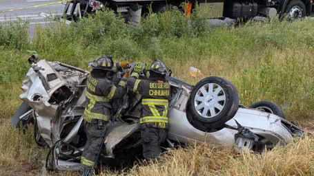 Mueren tres tripulantes en aparatoso accidente en la Carretera a Delicias