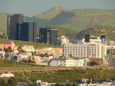 Hoy en Chihuahua tendremos nubes y claros la mayor parte del día. Esta mañana las temperaturas estarán alrededor de los 18°C y por la tarde en torno a los 26°C. Durante la noche, las temperaturas estarán cercanas a los 18°C. Vientos del Suroeste a lo largo del día, con una velocidad media de 16 km/h.
