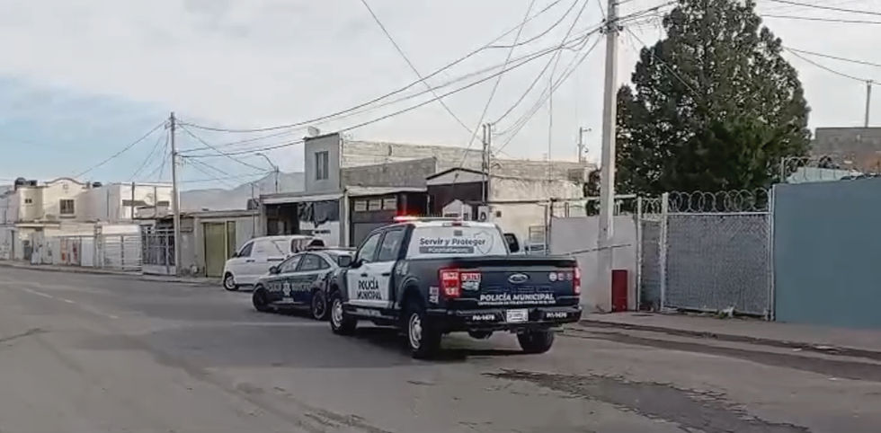 Hombre se quita la vida en su vivienda de Villas del Real; lo encuentran suspendido