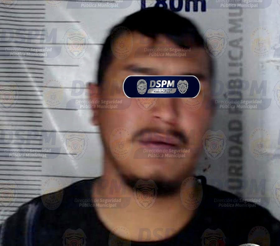 Sujeto agrede a chofer de urbano con un bate de béisbol y ocasiona daños materiales en la UP