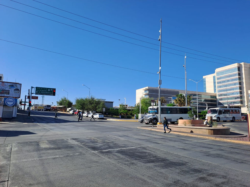 Sigue sin pasos peatonales el centro de Chihuahua; peatones corren peligro